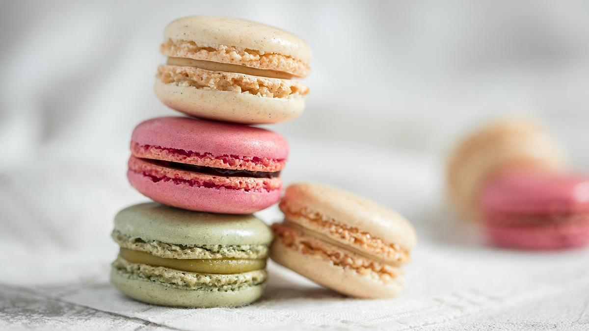 Article Cards Featured Image macaroon vs macaron hero