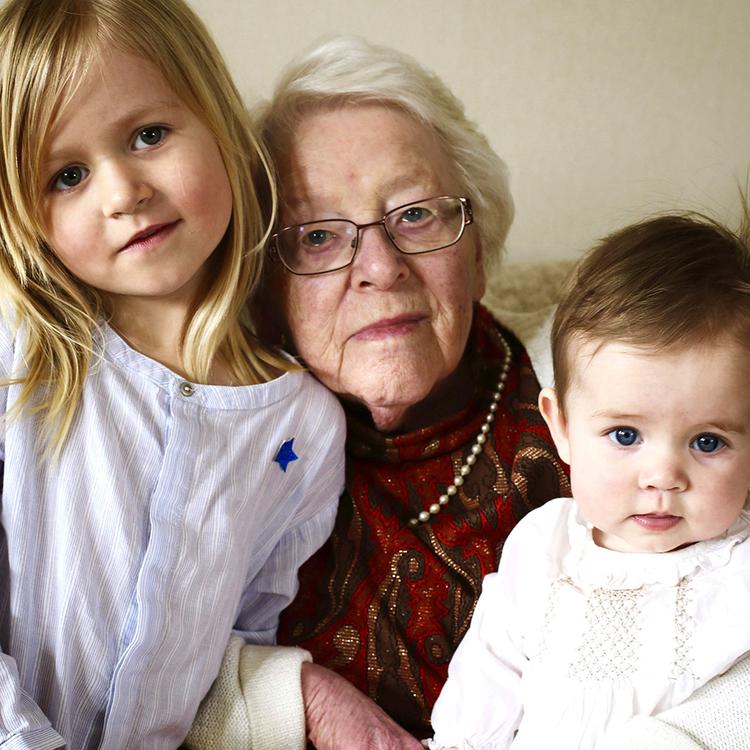 Unna Bakery with a grandmother and two young children.